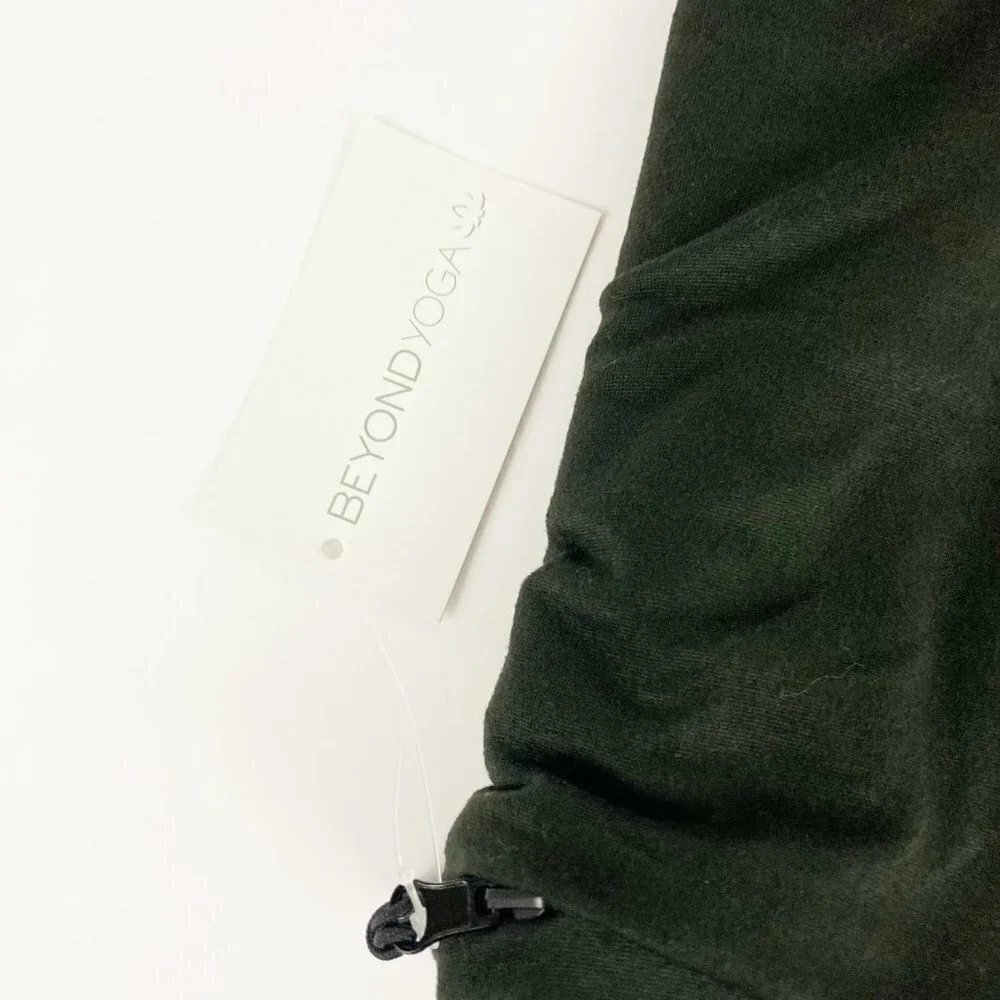 NEW Beyond Yoga Pocket Infinity Scarf